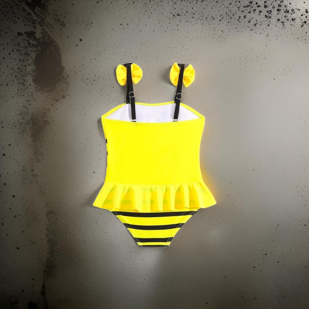 ملابس سباحه باللون الاصفر
